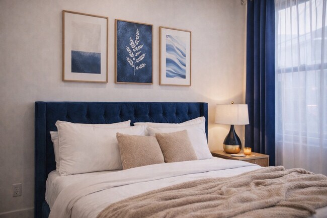 Building Photo - 402 E 11th St