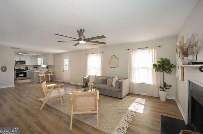 Building Photo - 833 Oakview Trce