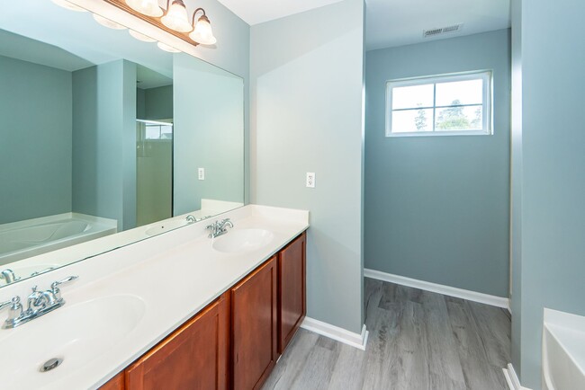 Building Photo - 4 Bedroom 2.5 Bath Home in Felder Creek - ...