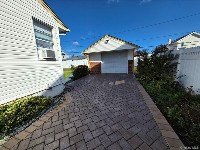 Building Photo - 35 Elwood Ave