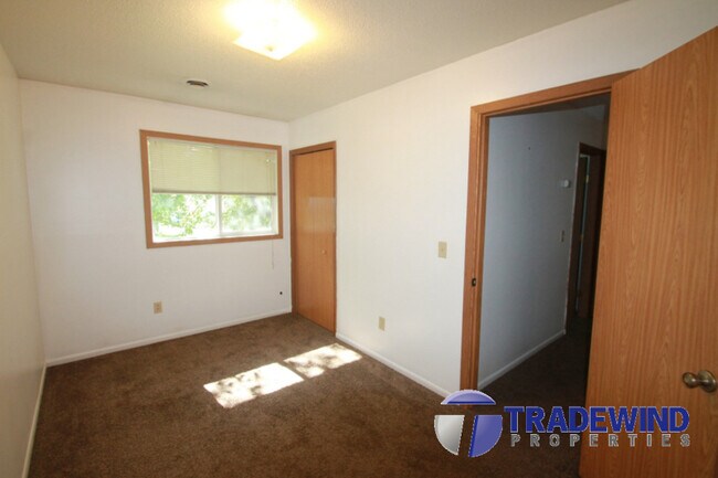 Building Photo - 949 Wescott Trl