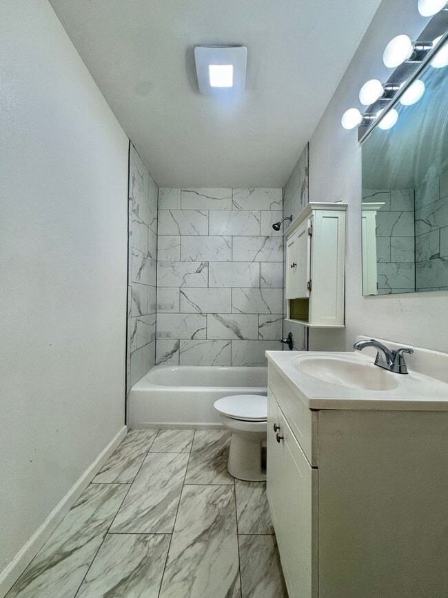 Building Photo - COMING APRIL 2026!! 2 Bedroom/1 Bathroom!!