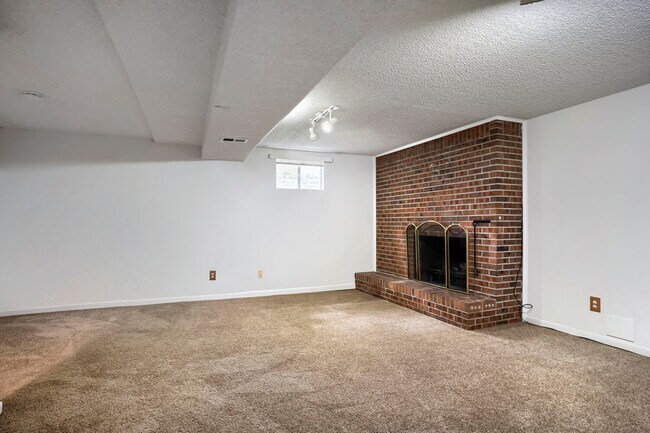 Building Photo - 14711 W Ellsworth Ave