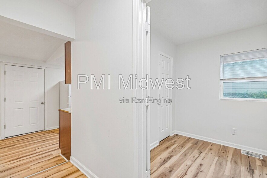 Building Photo - 3118 W 9th St