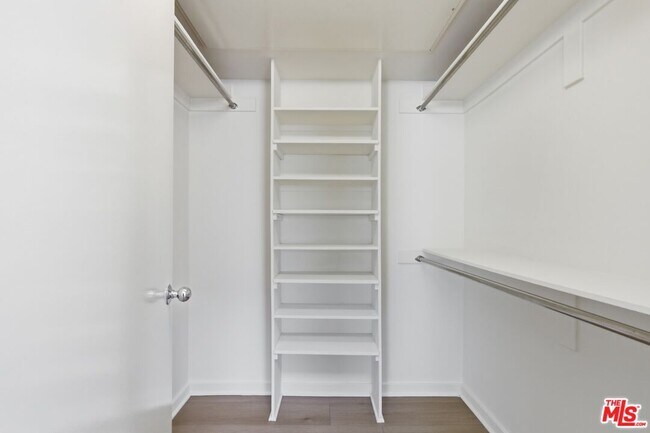 Building Photo - 811 21st St