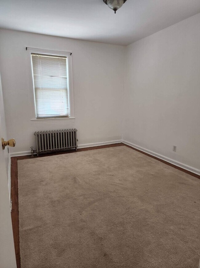 Building Photo - 36-40-40 Crescent St