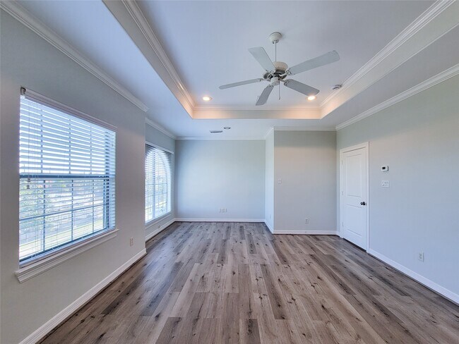 Building Photo - 2416 La Branch St