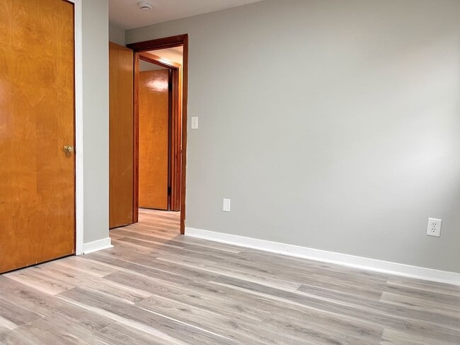 Building Photo - 424 Springville Ave