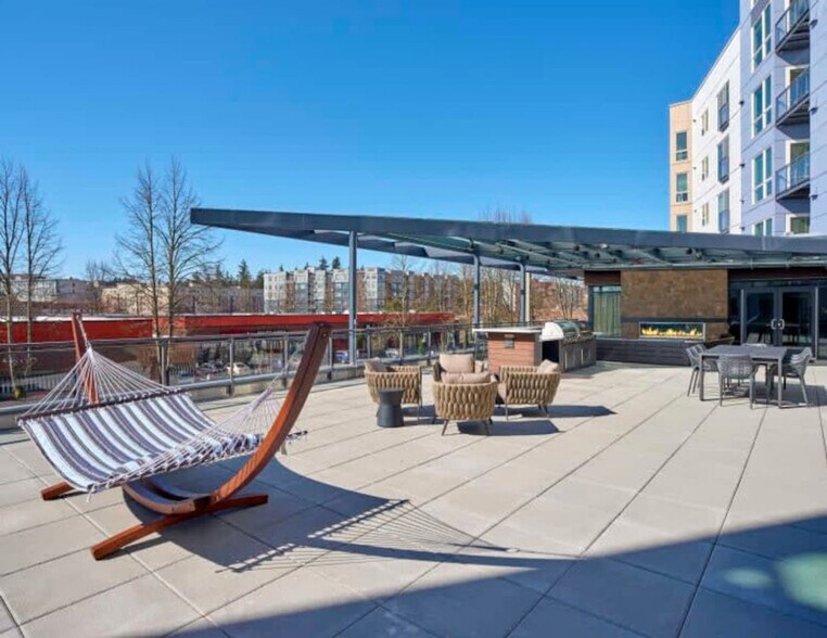 Building Photo - 16450 Redmond Wy