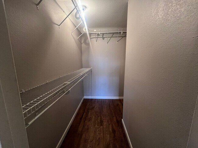 Building Photo - 2 Bed 2 Bathroom Condo in Allendale!