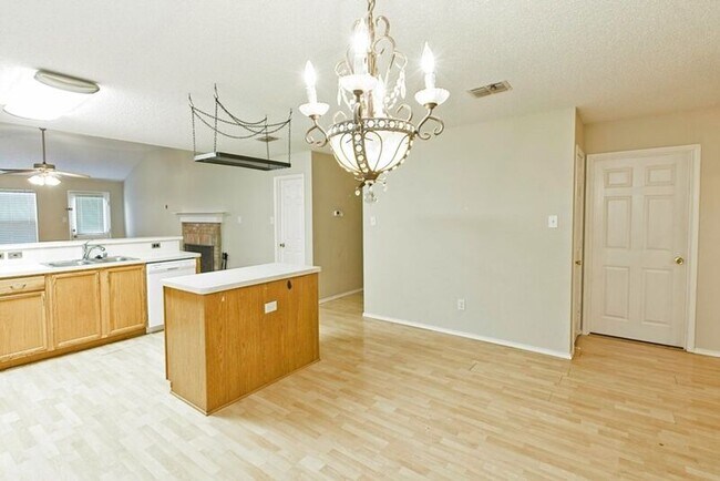 Building Photo - 1118 Water Oak Way