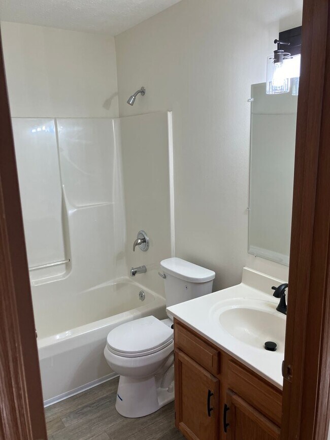 Building Photo - Black Friday Move-in Special! Up to $500 off!