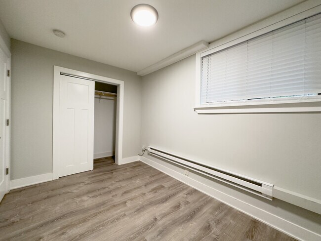 Building Photo - 4432 N Wolcott Ave