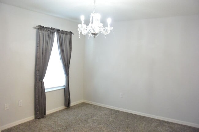 Building Photo - 1213 Grantham Dr