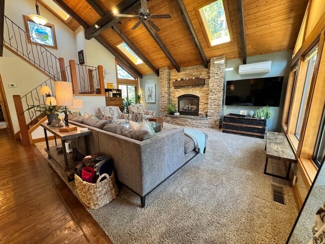 Building Photo - FOR RENT: FURNISHED LONG-TERM EXTREMELY CO...