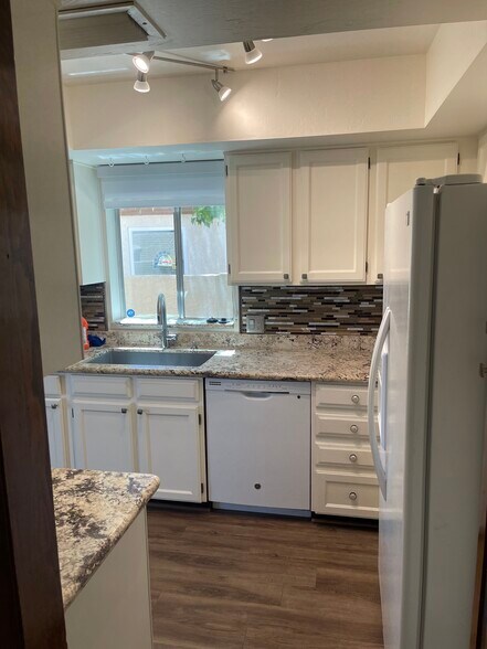 Building Photo - 6533 N 7th Ave