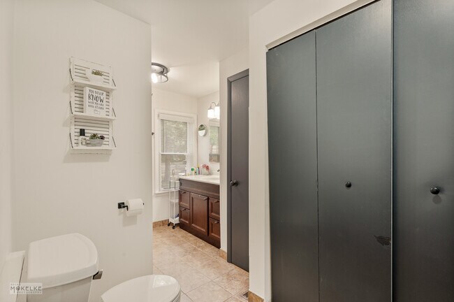 Building Photo - 405 N Bridge St