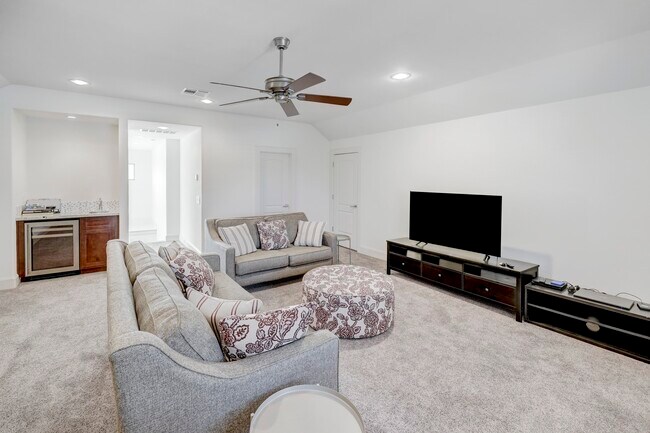 Building Photo - 1602 E Rose Terrace Ln