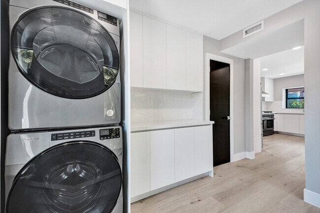 Building Photo - 5832 Alton Rd