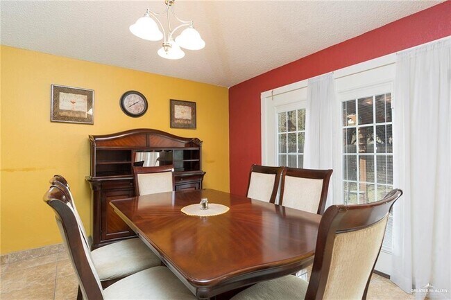 Building Photo - 19 Crown Pointe Blvd