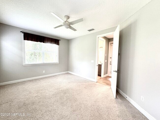 Building Photo - 642 Port Charlotte Dr