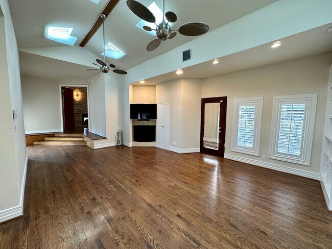 Building Photo - Wonderful newly updated home for rent in t...