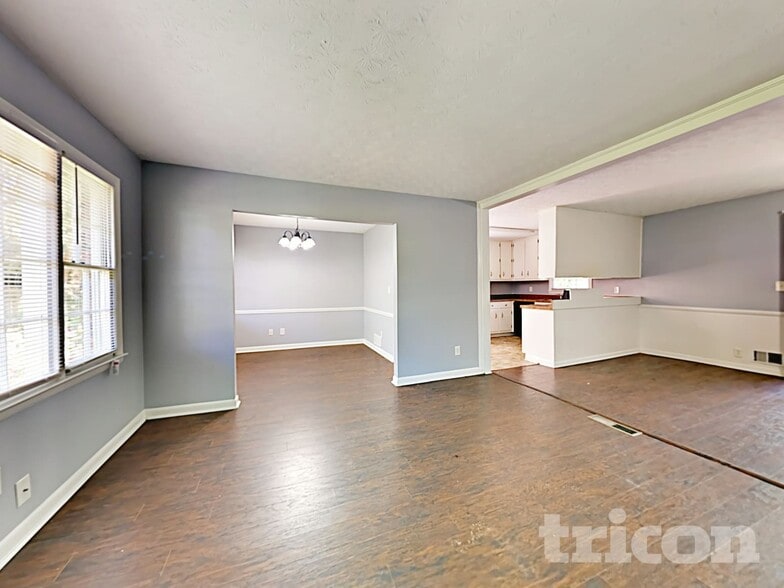 Building Photo - 887 Sheppard Way