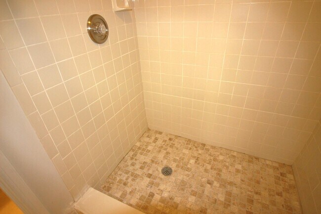 Building Photo - 2900 Olivewood Terrace