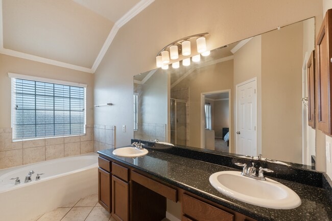 Building Photo - 6222 Skyline Dr