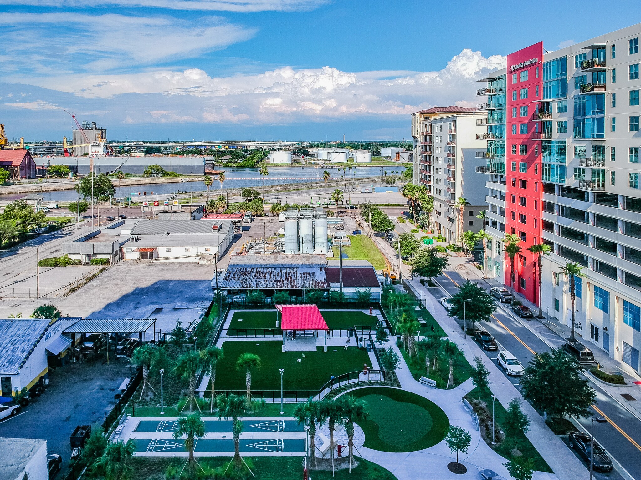 Outside the buildings - 1120 E Kennedy Blvd