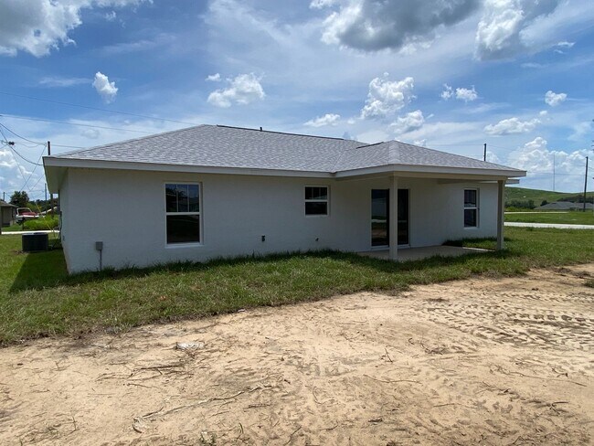 Building Photo - Custom Home - Desirable SE Ocala Neighborhood 3/2/2 **Wont Last**