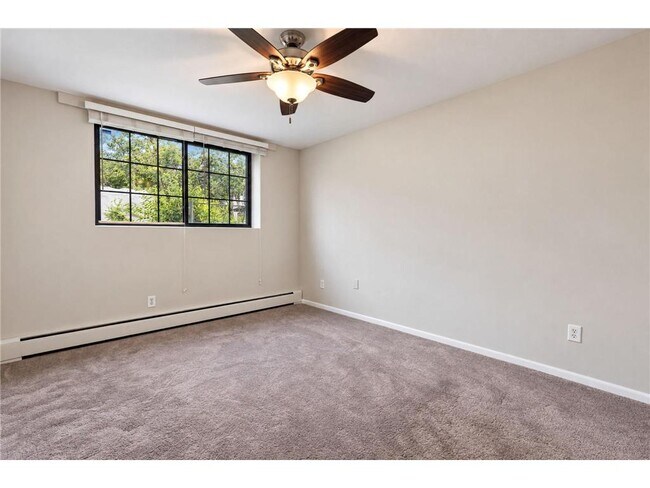 Building Photo - 3215 Pillsbury Ave