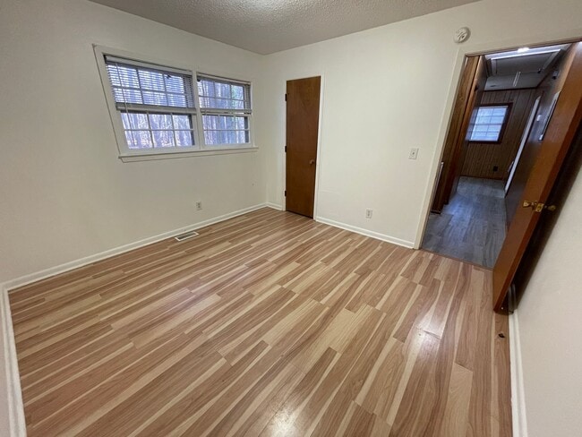 Building Photo - Fantastic location near downtown Pittsboro for this 2br duplex !