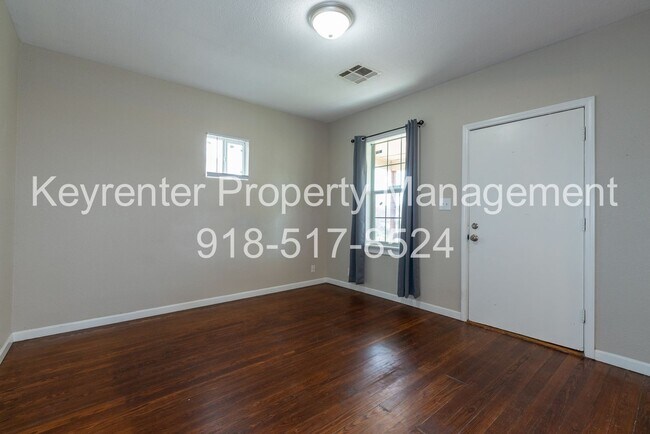 Building Photo - 1607 N Lewis Pl