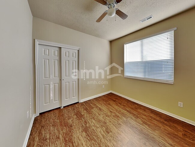 Building Photo - 738 Skipton Dr W