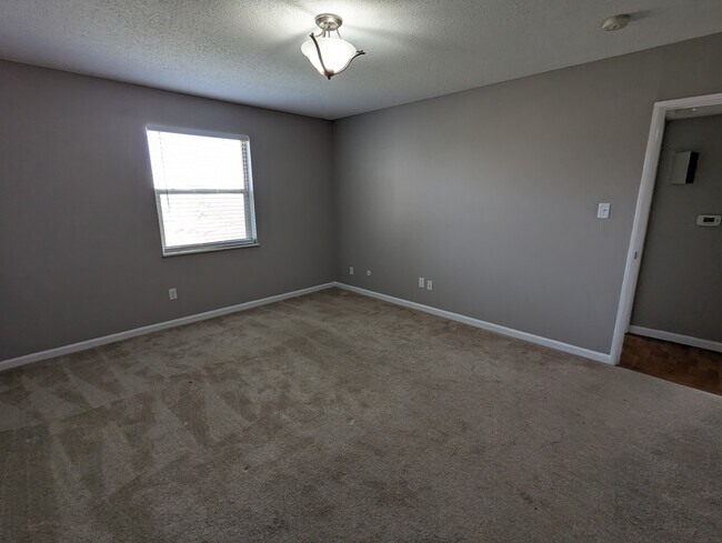 Building Photo - 1425 Willow Brook Cv