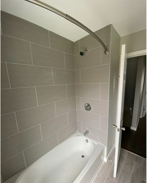 Building Photo - 121 E 35th St