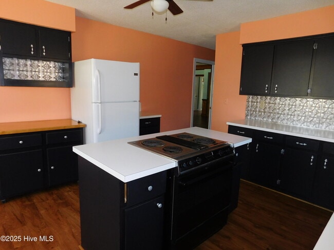 Building Photo - 6109 Schooner Ct