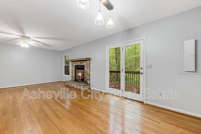 Building Photo - 103 Parkway Vista Dr