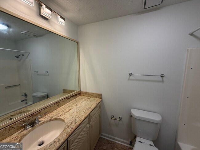 Building Photo - 3573 Clearview Dr