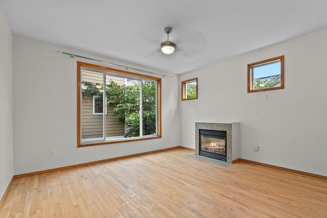 Building Photo - 3bd/2.5ba Seattle House