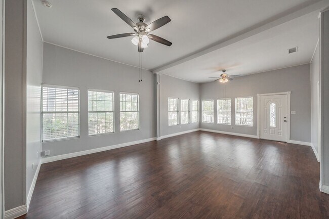 Building Photo - 401 S Anglin St