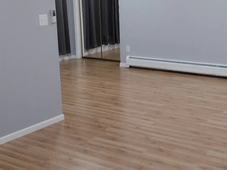 Primary Photo - 106 E Schoolhouse Rd