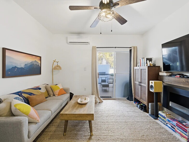 Building Photo - 162 Griffith St