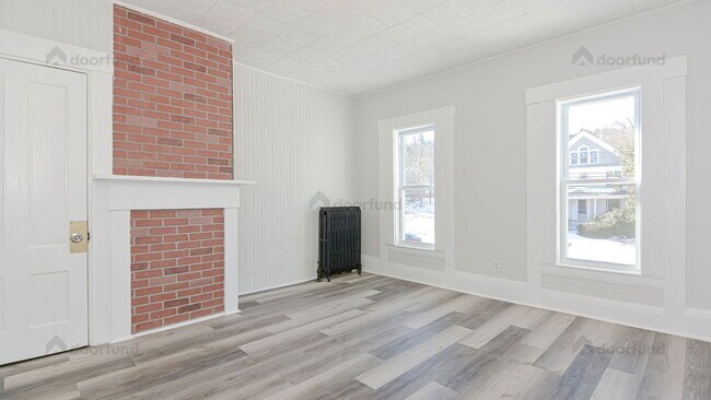 Building Photo - 220 S Main St