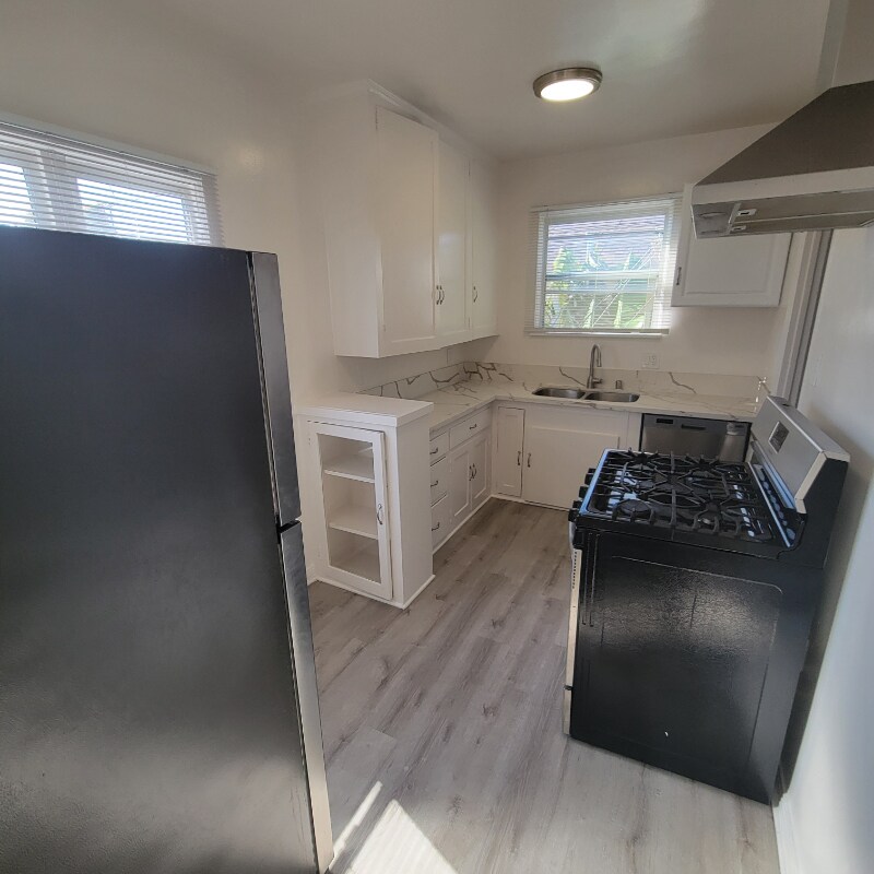 Building Photo - 1509 12th Ave