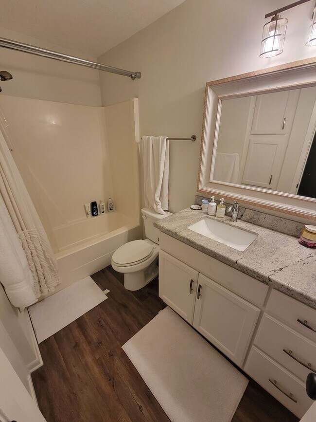 Building Photo - Bryan - 2-bedroom / 1.5-bath / 2 story Tow...