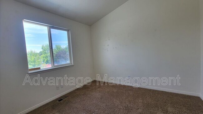 Building Photo - 653 N 800 E