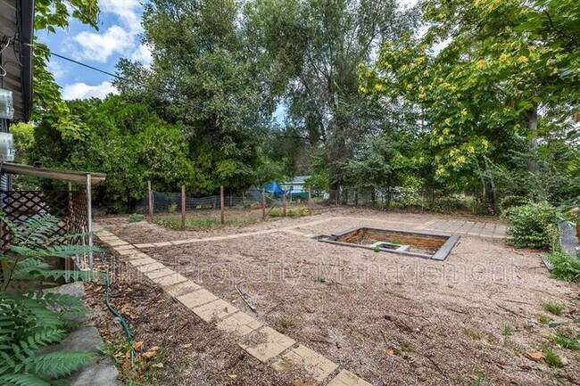 Building Photo - 457 E 100 S St