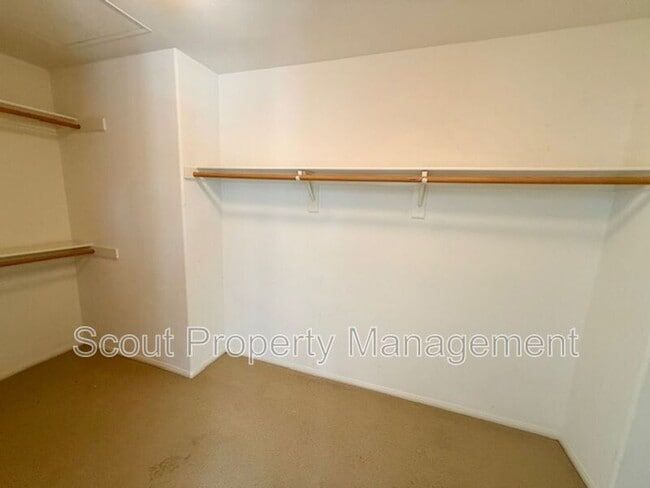 Building Photo - 39877 Worthington Pl